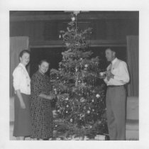 Tom and Lotte McWatters and Hedwig Sporleder, mother's last Christmas.  Pho