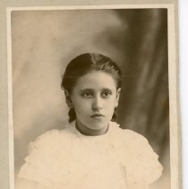 Portrait of young Girl (no ID)