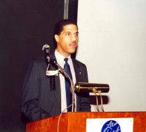 Unidentified presenter, 1995