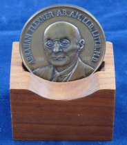 Flexner medal in stand