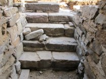 Image #10, 5085: step-blocks with shims to roughly unify riser dimensions