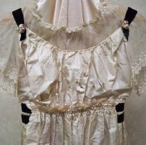 Wedding dress: Elizabeth Hutchinson August 13, 1915
