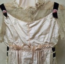 Wedding dress: Elizabeth Hutchinson August 13, 1915-back view