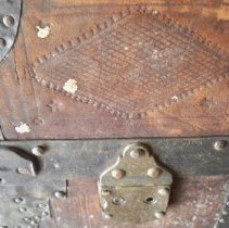 Trunk leather design detail