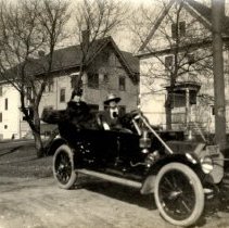 Jennie & Bertha Brechet in Marmon auto