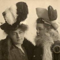 Cora Frankenfield & Kathleen Bonniwell, c. 1903