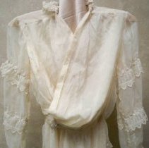 Wedding dress, Lillian Zimmerman Peik, 1915, detail