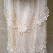 Wedding dress, Lillian Zimmerman Peik, 1915, detail