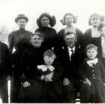 Julius Fratzke Family (original)