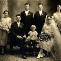 Herman & Hulda Hoernemann Hoff wedding party-October 21, 1925