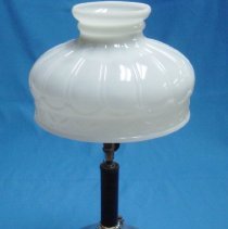 Kerosene parlor lamp