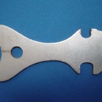 Wrench for kerosene lamp