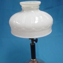 Kerosene parlor lamp