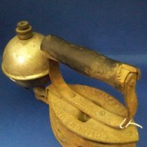 "Comfort" self heating gas iron