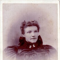 Unknown woman by Gravenslund & Peterson, Hutchinson