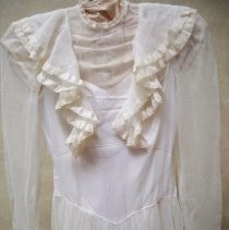 Phyllis Zierke Weseloh wedding gown, 1944 - detail