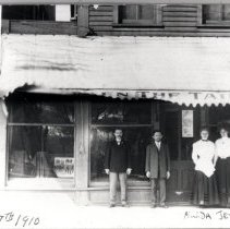 Two men, Hulda Johnson & Jennie Linder