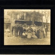 Group at Harrington-Merrill house, Hutchinson, c. 1910