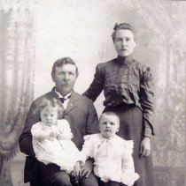 Andrew & Frieda (Beck) Linder & family