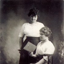 Jennie Linder-seated