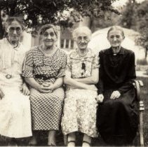 Pust sisters: Augusta, Ernestine, Bertha, Friedricka