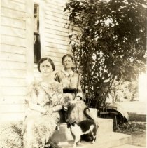 Anna Braun and Friedricka Pust