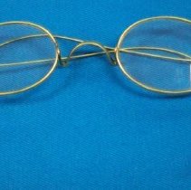 Wire rimmed eyeglasses