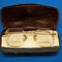 Black Eyeglass case & glasses