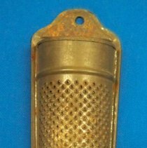 Metal nutmeg grater