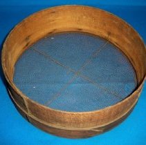 Flour screen/sieve/sifter