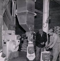 2 men in bagging room-Glencoe Mills