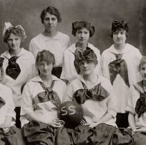 1916-1917 Glencoe Girls Basketball Team