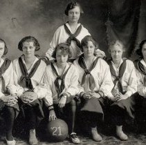 1921 Hutchinson girls basketball team
