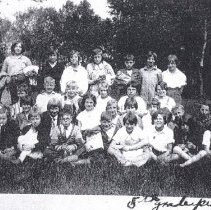 Class of 1937 students at 5th grade picnic