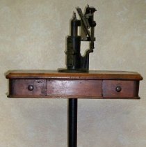 Button setting/attaching machine