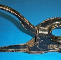 Cast iron rivet punch