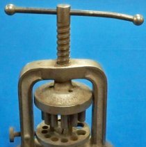 Dental shell crown press