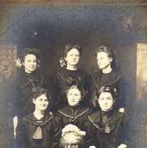 1909 Girls Basketball Team