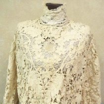 Ladies ecru lace shirtwast