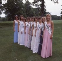 1979 Hutch Water Carnival/candidates w/ 1978 Royalty