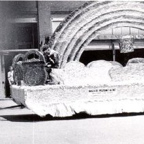 Centennial Parade, Hutchinson, MN-Dascher Ins. Agcy. Float