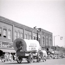 Centennial Parade, Hutchinson, MN - Citizen's Bank