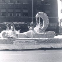 Winsted, MN Royalty in 1955 Hutchinson Water Carnival Parade