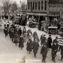 Hutchinson, MN Victory Day Parade