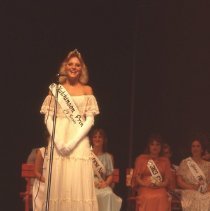 1979 Hutch Water Carnival/1979 Princess Joy Roepke says goodbye