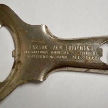 Novelty metal can opener