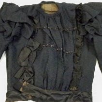 Shirtwaist detail