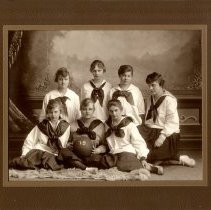 1918 Girls Basketball Team