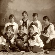 1918 Girls Basketball Team