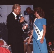 1982 Hutch Water Carnival/Bill Diehl  visitng with Jerrilynn Smith